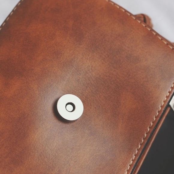 💐NWT Faux Leather Mini Crossbody - Picture 5 of 6